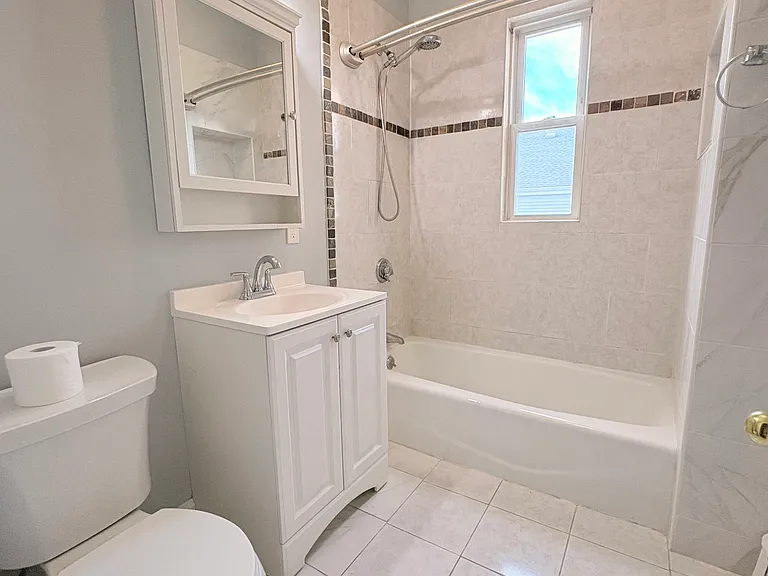 21-23 Lowell St #2 — Photo 9