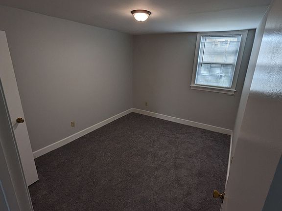 2nd image of 919 E 27th St