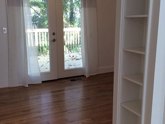 2nd image of 300 Melville Ave