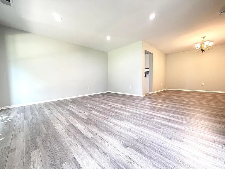 511 Dunn Cir — Photo 5