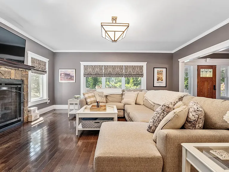219 Crescent Ave — Photo 4