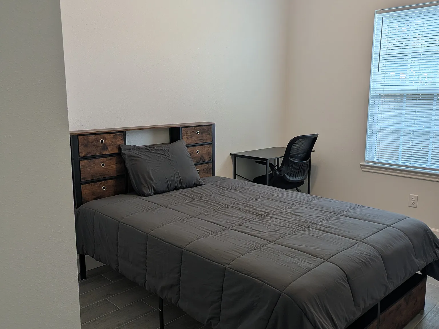 3 bed, 1200 sqft, $800 — Photo 2