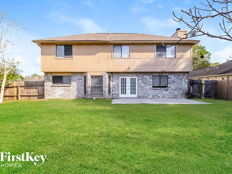 7447 Woodland West Dr — Photo 15