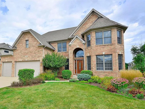 770 Cole Dr, South Elgin, IL 60177