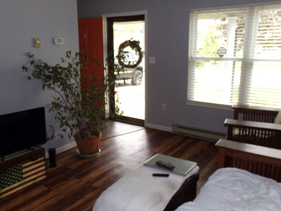 3rd image of 216 Saint Anns Ln