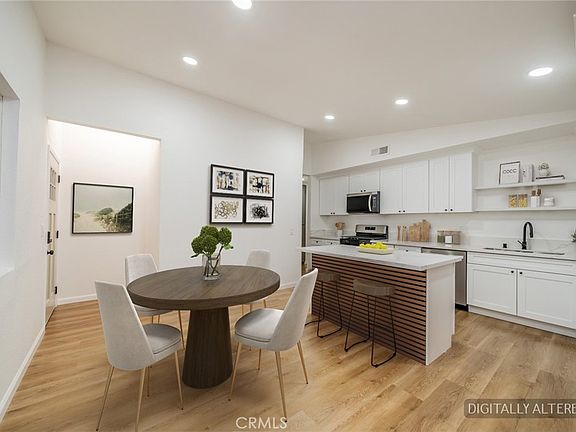 5th image of 555 N Chestnut Ave