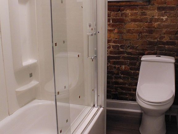 Shower/tub combo, new toilet