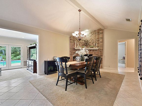 4th image of 1131 Perregrine Cir E