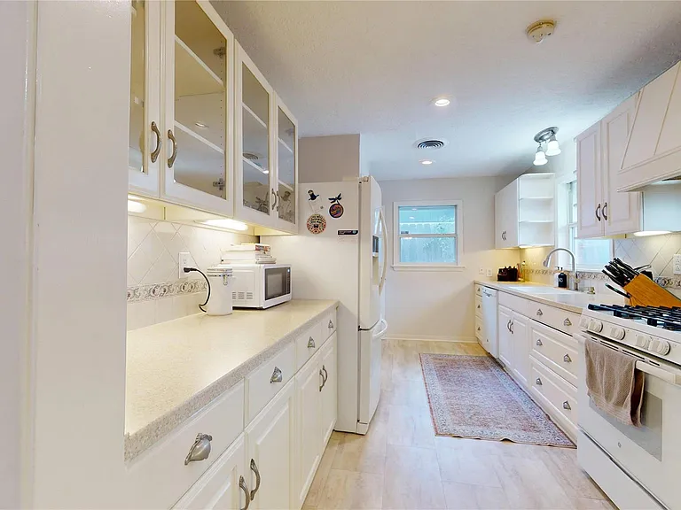 9910 Pine Lake Dr — Photo 12