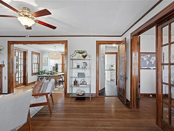 4th image of 15 E 62nd St