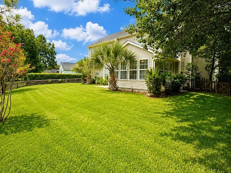 1525 Clarendon Way — Photo 34