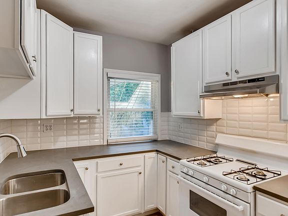4th image of 3044 Pleasant Ave #102