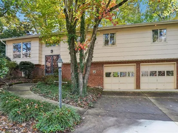 218 Shadowlawn Dr, Jamestown, NC 27282