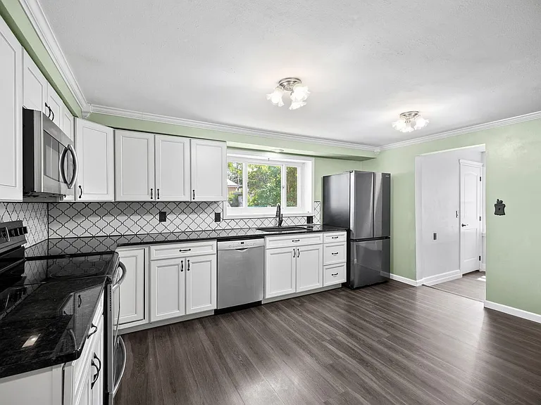 1504 E Queen Ave — Photo 10