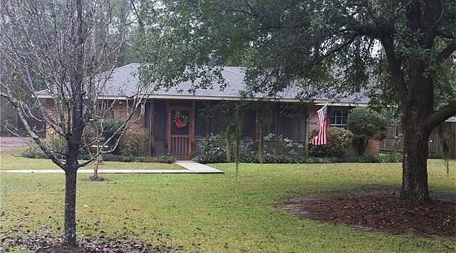 Front of home with screened in porch