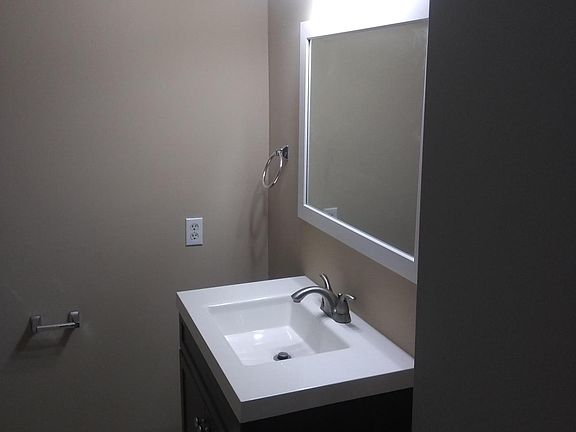 5th image of 505 W 67th St