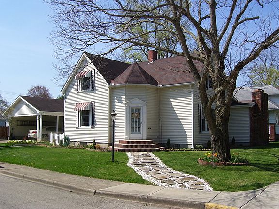 4th image of 201 Oak St