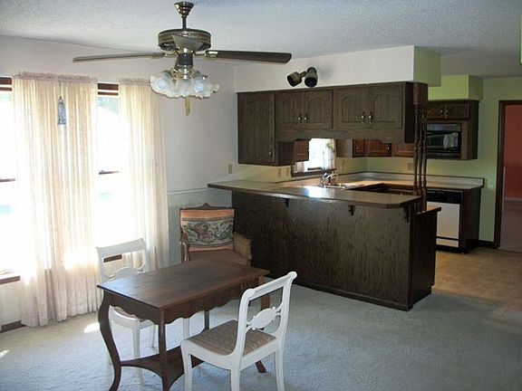 4th image of 204 E Hawk Ln