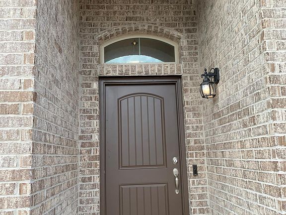 2nd image of 909 Cushing Dr