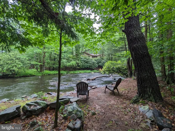 2300 Hillcrest Dr, Pocono Pines, PA 18350
