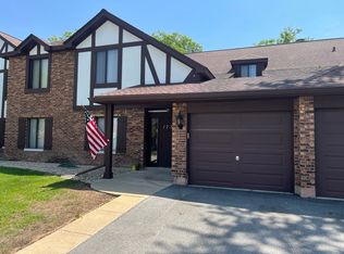 1737 Harrow Ct APT B, Wheaton, IL 60189