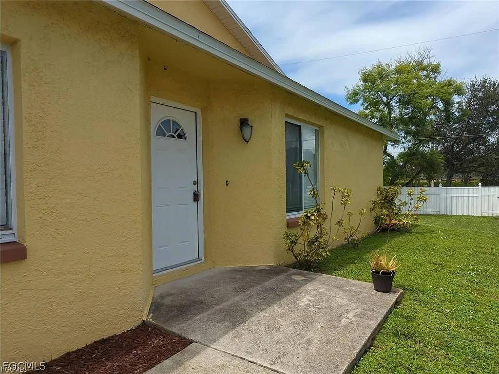 3 bed, 2.0 bath, 1215 sqft, $1,650 — Photo 2