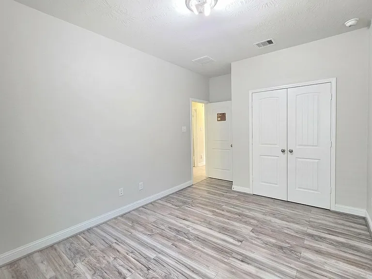 8206 Oxbow Manor Ln — Photo 32