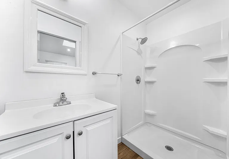 422 N Batavia St — Photo 19