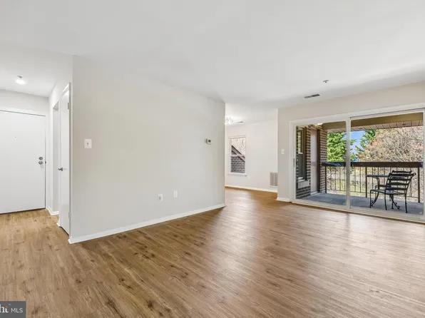 7804 Guildberry Ct APT 301, Gaithersburg, MD 20879