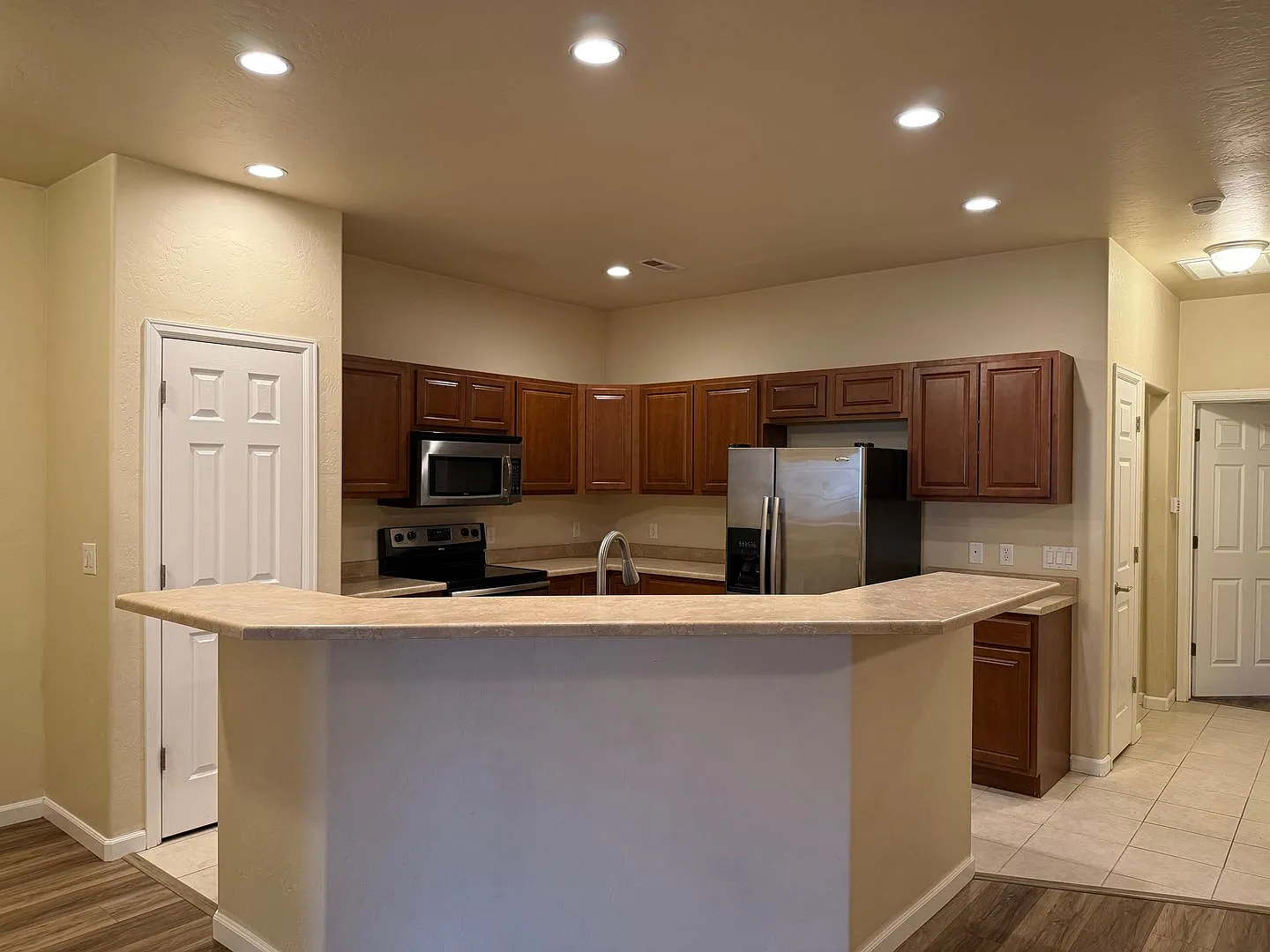 Available Now. New 3 bed, 2 bath townhouse! — Photo 4