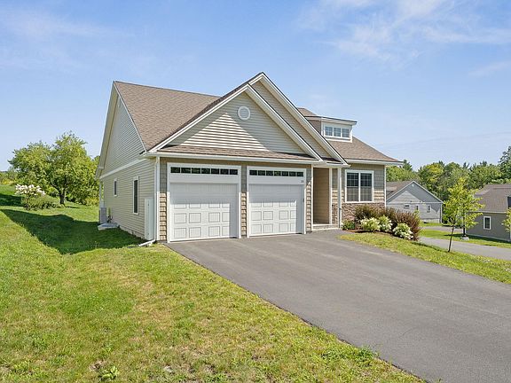 2nd image of 26 Edgewood Brook Road