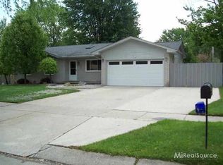 34534 Shorewood Dr, New Baltimore, MI 48047