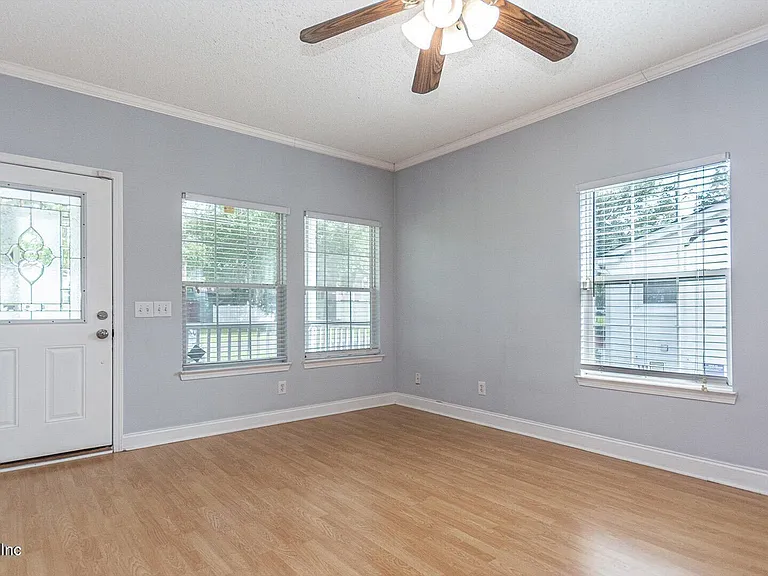 3237 Mayflower St S — Photo 5