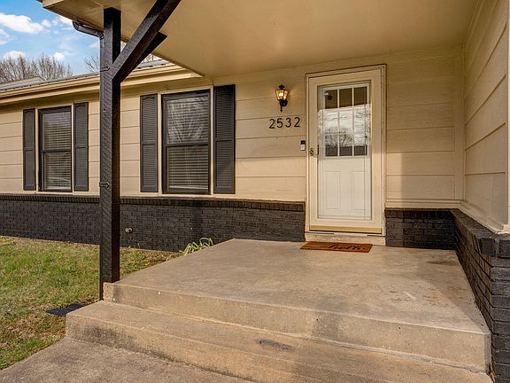 3rd image of 2532 S Fort Avenue