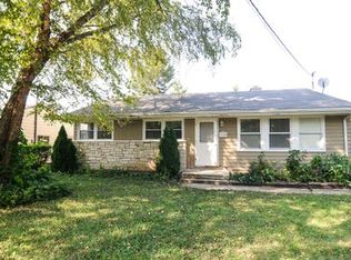16160 W Arlington Dr, Libertyville, IL 60048