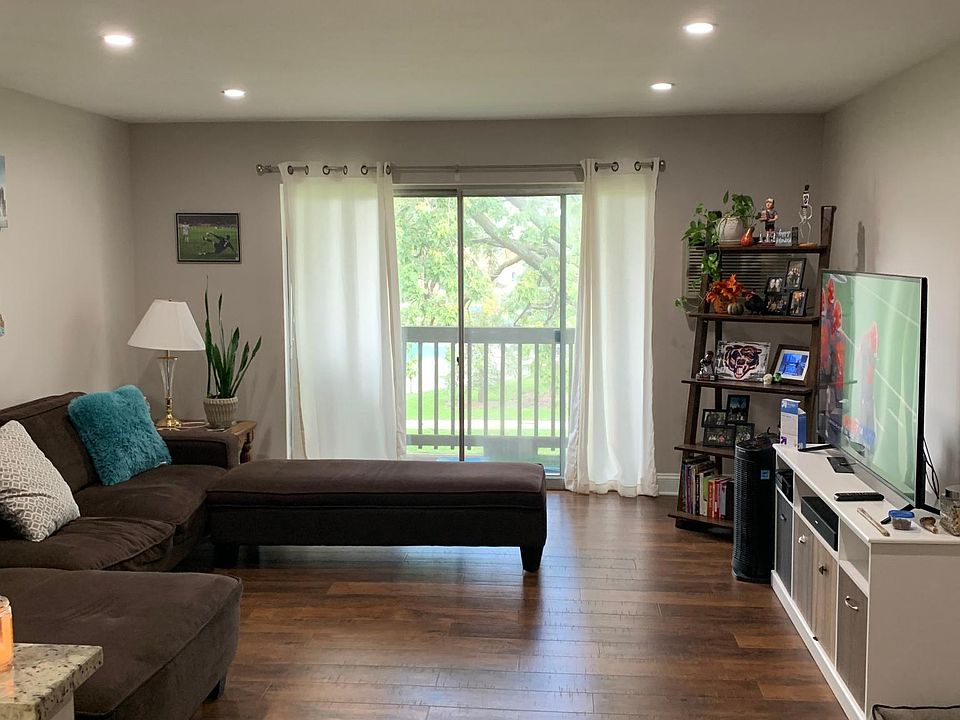 1st image of 7422 Brookdale Dr APT 211