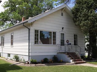 215 5th Ave NW, Valley City, ND 58072