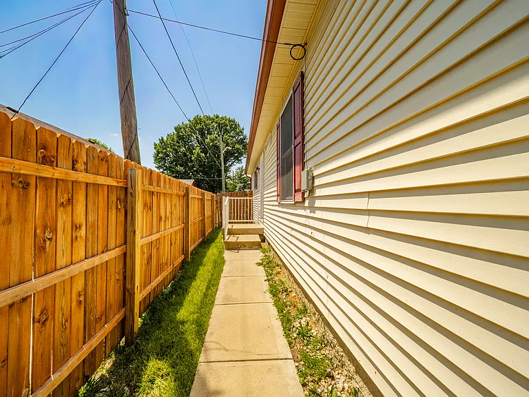 1015 N Gale St — Photo 24
