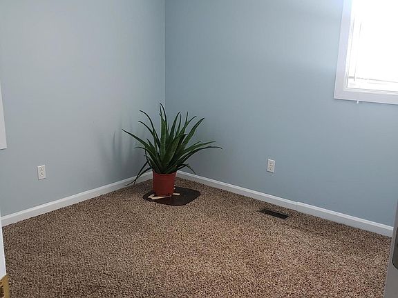 4th image of 1805 Oakwood Ct