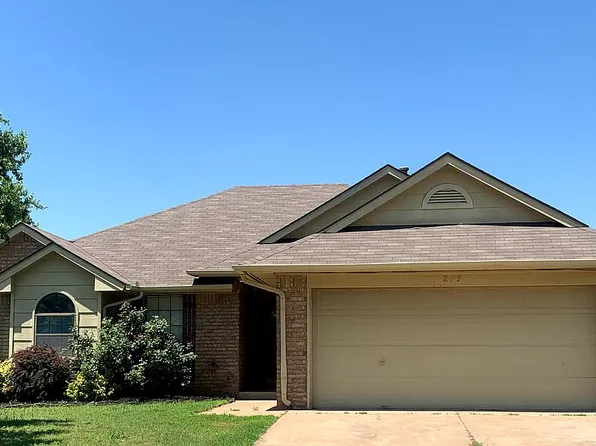 213 S Chanda Ln, Mustang, OK 73064