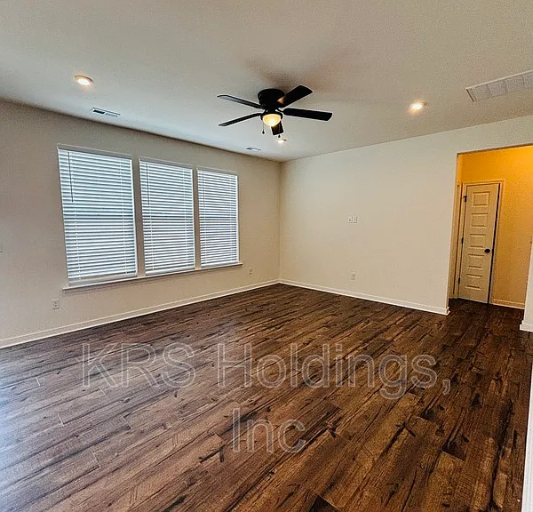 2220 Patrick Dr — Photo 9
