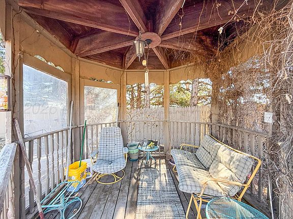 5th image of 315 Oak Dr