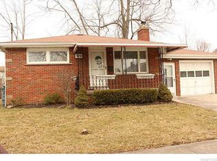 9216 Demunda Ave, Niagara Falls, NY 14304