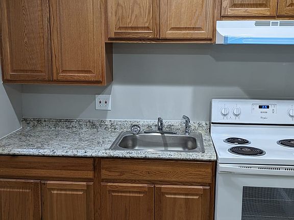5th image of 622 Benson St Floor 2