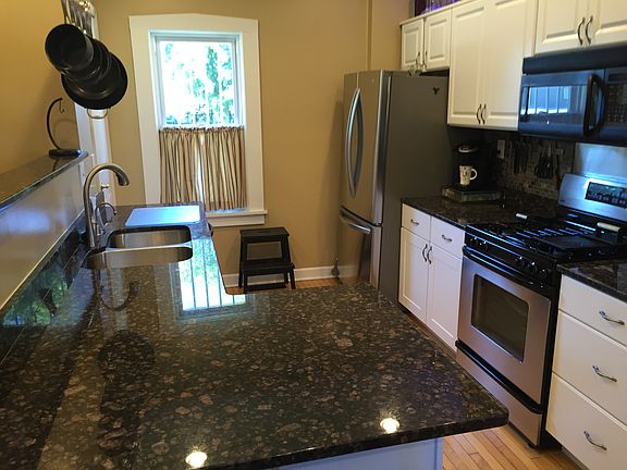 Spacious Kitchen w/Granite 