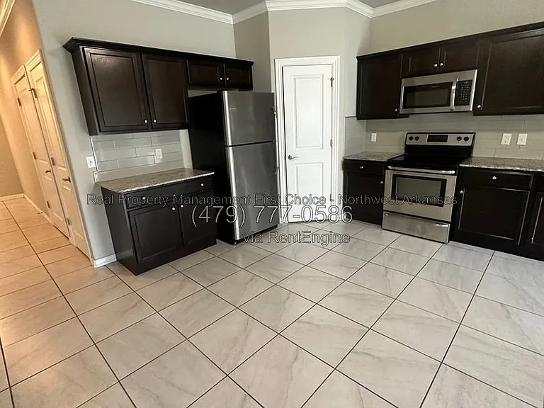 2733 W Kilimanjaro Way — Photo 3