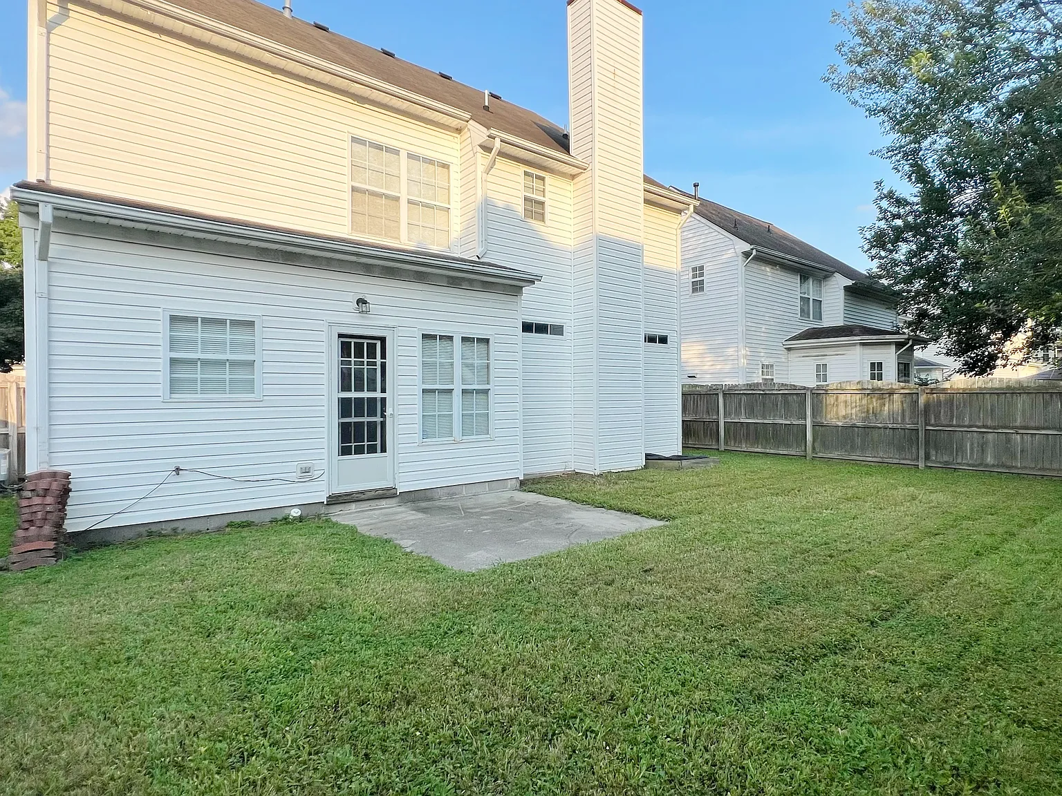 4 bed, 2800 sqft, $2,900 — Photo 4