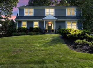 3 Robinwood Dr, Little Falls, NJ 07424