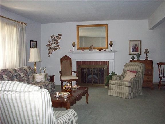 5th image of 783 Willowdale Ave