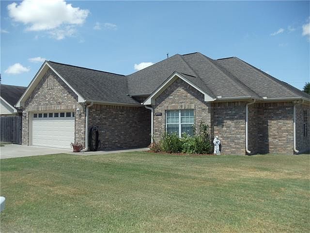 1st image of 215 Gruetzner Dr